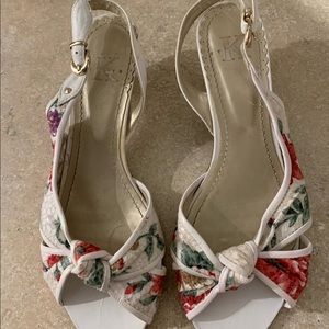 Flower printed low heels